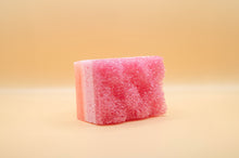 Carica l&#39;immagine nel visualizzatore di Gallery, Sapone Spugna Esfoliante  alla  Rosa - 75 gr
